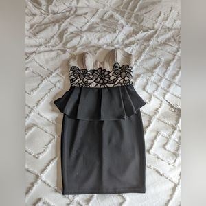 Cocktail dress. Peplum style. Strapless.